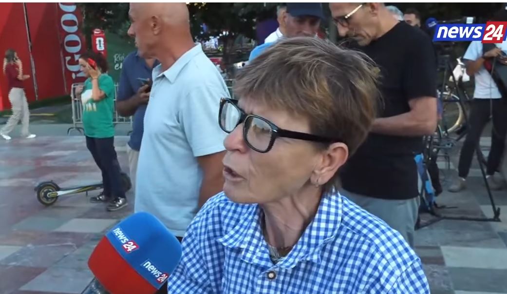 Protesta kundër qeverisë   Dëshmia rrëqethëse e invalides  Më kanë prerë dritat  jetoj vetëm me 90 mijë lekë  Si t i blej ilaçet 