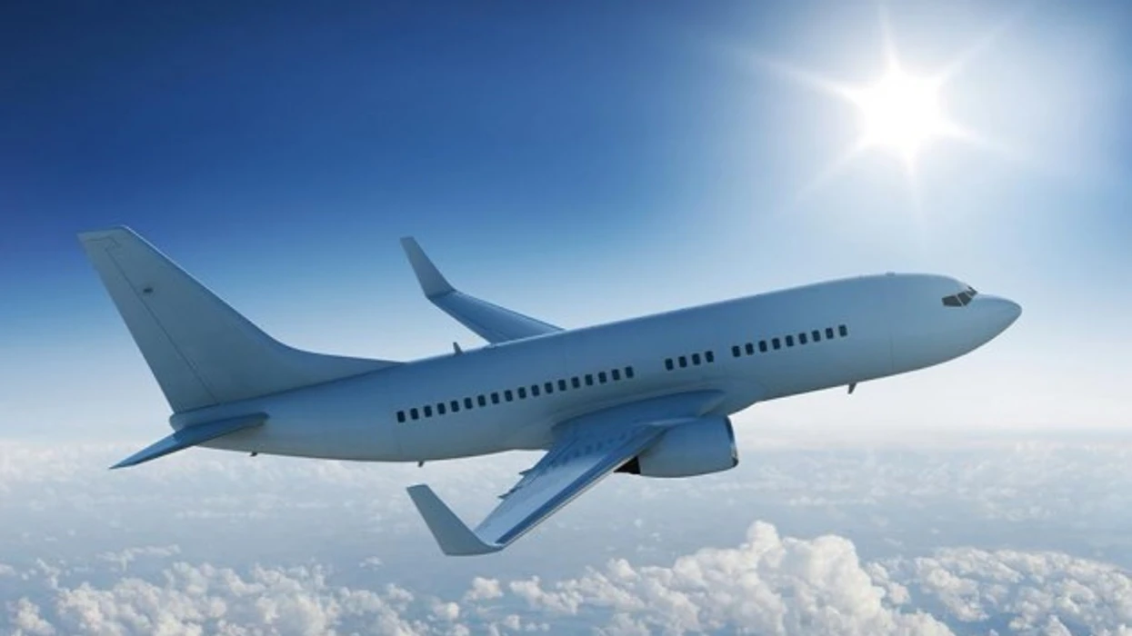 Momente tmerri mbi qiellin e RMV së  Defekti i avionit shkakton dekompresim  pasagjerët shpëtojnë 61 vjeçarin