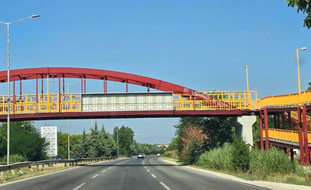 Hiqet pas një dite billbordi  Mirë se vini në Shkup   pas reagimeve të shumta në opinion