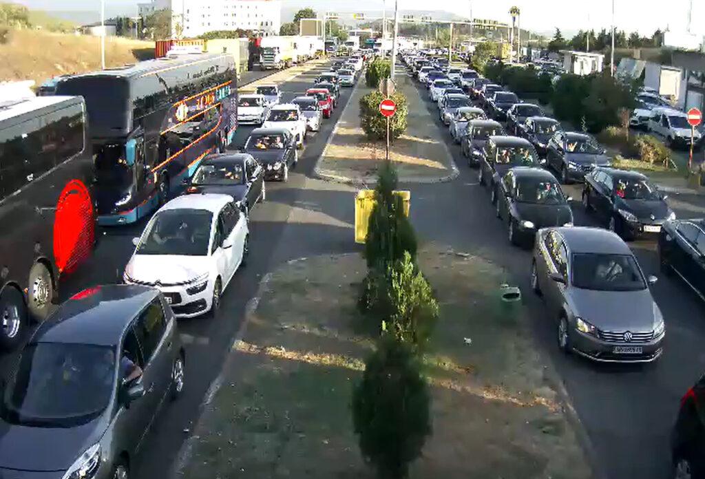 Rritet fluksi në pikat kufitare  deri në dy orë pritje në Bogorodicë