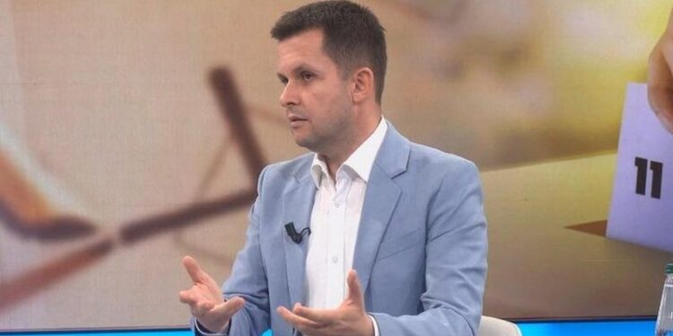 Shpërthimi i ciklosporozës në SHBA  Alimehmeti  Transmetohet nga sallatat e lara me ujë të ndotur