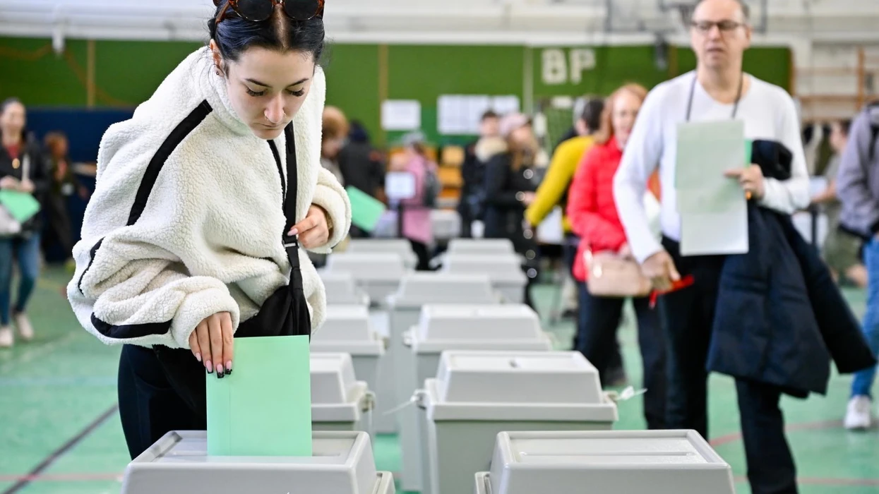 Këshillat për votimin në zgjedhje nga chatbot et e inteligjencës artificiale janë  të pasakta dhe të pabesueshme 