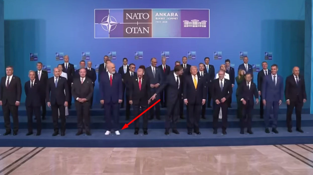 Atletet e Ramës marrin vëmendjen në Samitin e NATO s  Rutte ia tregon Trumpit
