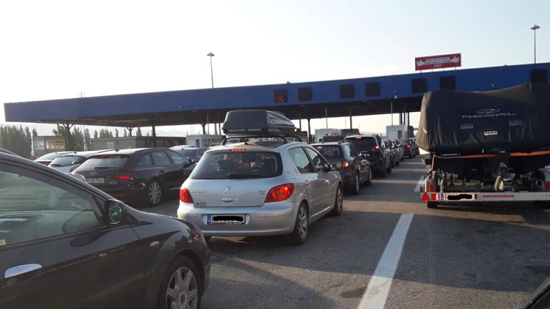 Kolona në kufi  Deri në 40 minuta pritje në Bogorodicë  Dojran dhe Tabanoc