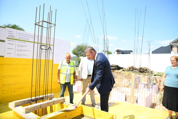 Mickoski merr pjesë në vendosjen e gurthemelit për objektin e ri në Qendrën Sportive  Jasmin  në Kavadar