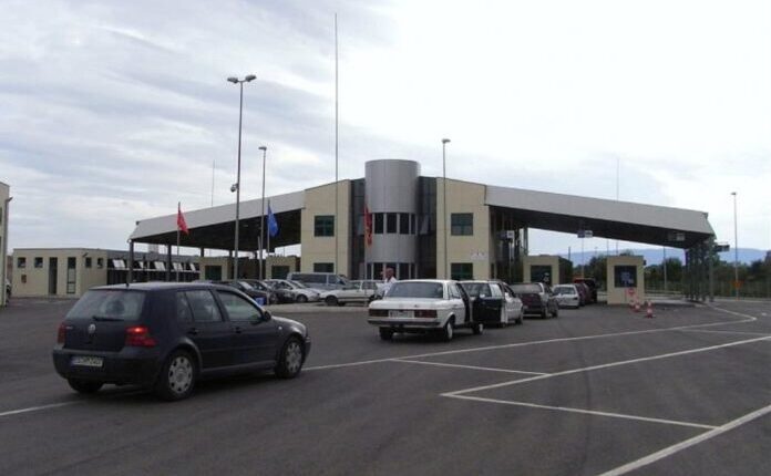 kishte-fshehur-nje-tajlandeze-ne-valixhe-per-ta-kaluar-jashte-vendit-arrestohet-26-vjecari-ne-muriqan
