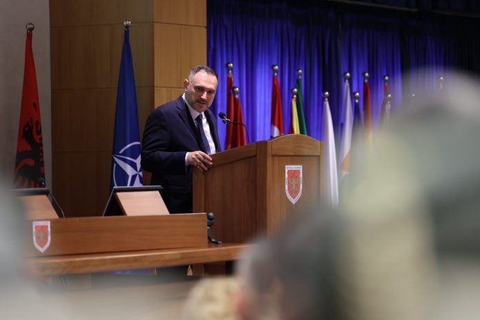Diplomohen 83 oficerë të rinj  Nufi  Nisje e investimit strategjik për lidershipin e ardhshëm të FA