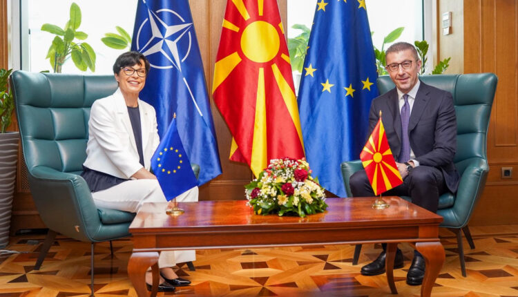 Mickoski  Maqedonia vazhdon me reformat  forcimin e ekonomisë  institucioneve dhe sundimit të ligjit