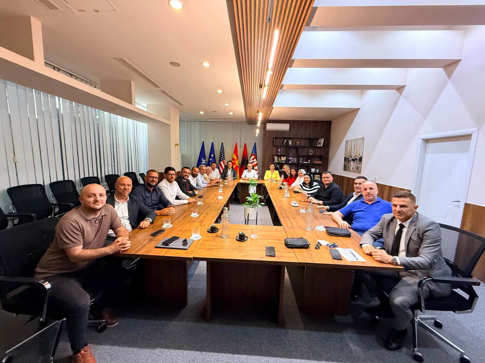 VLEN paralajmëron: Bashkëpunimi me Shqipërinë nuk duhet të jetë penguar nga interesat partiake 