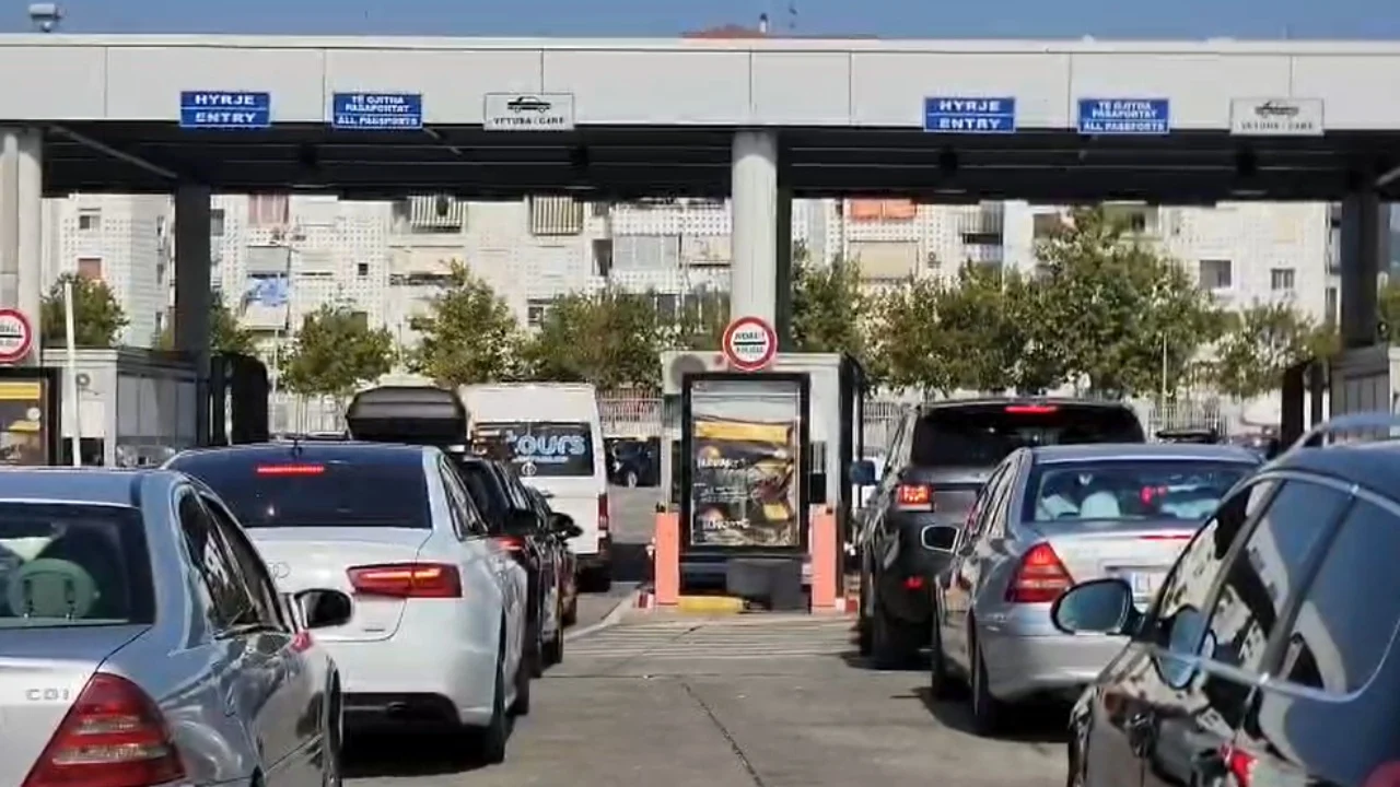 fluks-ne-portin-e-durresit-mbi-349-mije-pasagjere-udhetuan-ne-shtate-muajt-e-pare-te-vitit-2026