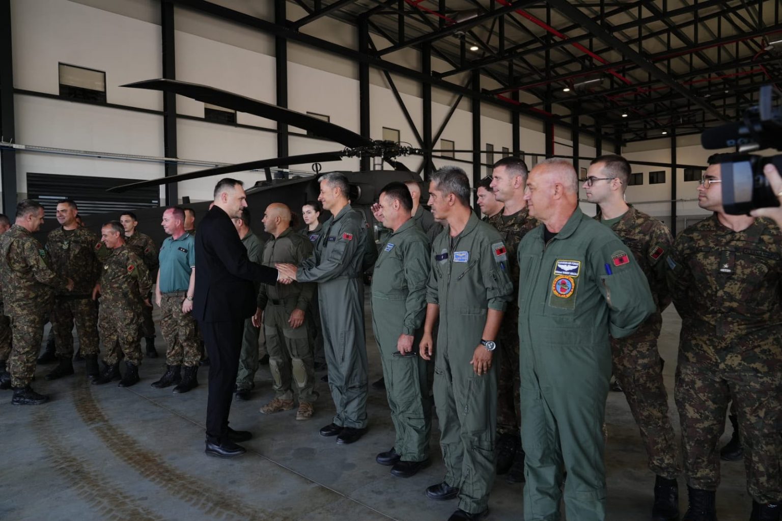 nufi-takon-pilotet-e-forces-ajrore-mirenjohje-per-perkushtimin-ne-perballjen-me-zjarret