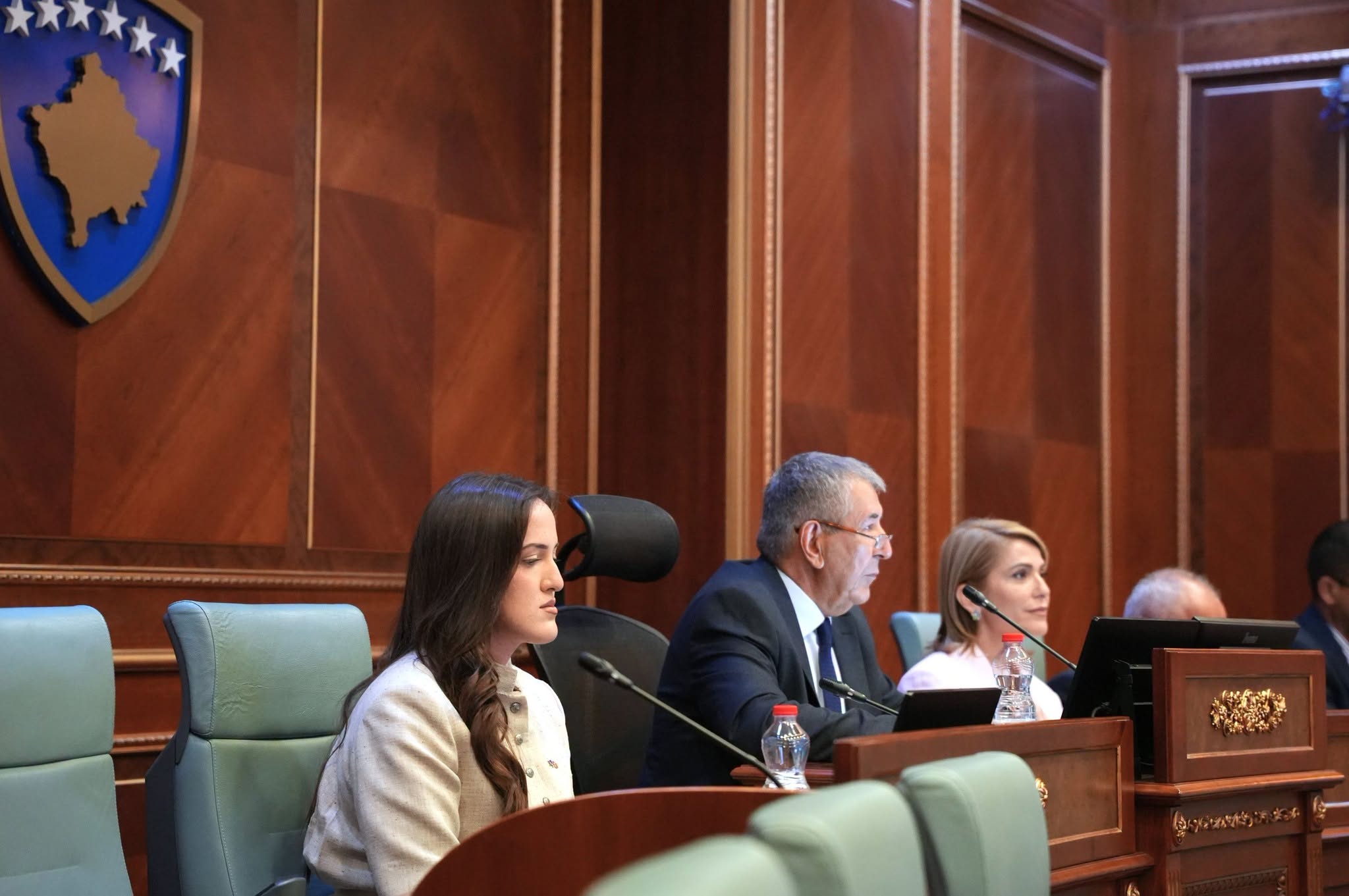 Kryesuesi Dehari s ka njoftim për seancë  Ka deputetë që s duan marrëveshje  por incidente
