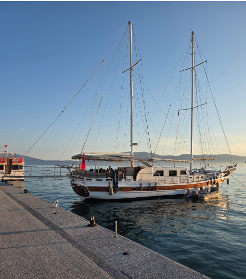 Mbi 16 mijë turistë vizituan Sazanin dhe Karaburunin në dy muaj  anijet turistike ture të personalizuara
