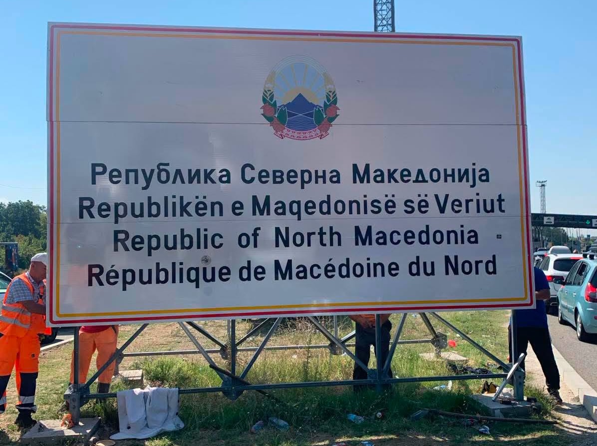 tabanoc-vendoset-tabela-edhe-ne-gjuhen-shqipe