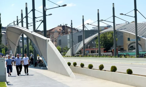KFOR pa afat zyrtar për largim nga ura e Ibrit  BE ripërsërit kërkesën për koordinim Qeveri   komuna rreth hapjes së saj