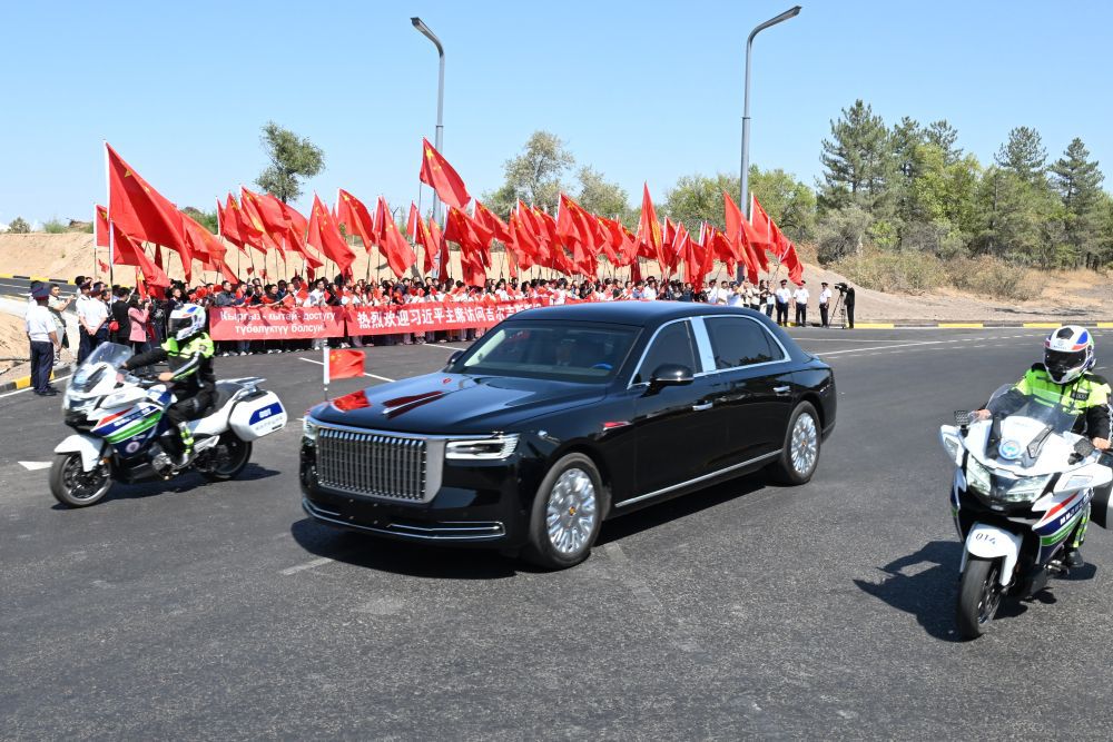 Xi Jinping u mbërrin në Bishkek për të marrë pjesë në Samitin e OBSh së 2026 dhe për vizitë shtetërore në Kirgizistan