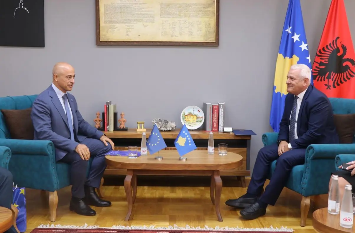 Sveçla pret në takim shefin e ri të EULEX it  flasin për zbulimin e varrezave masive në Zubin Potok