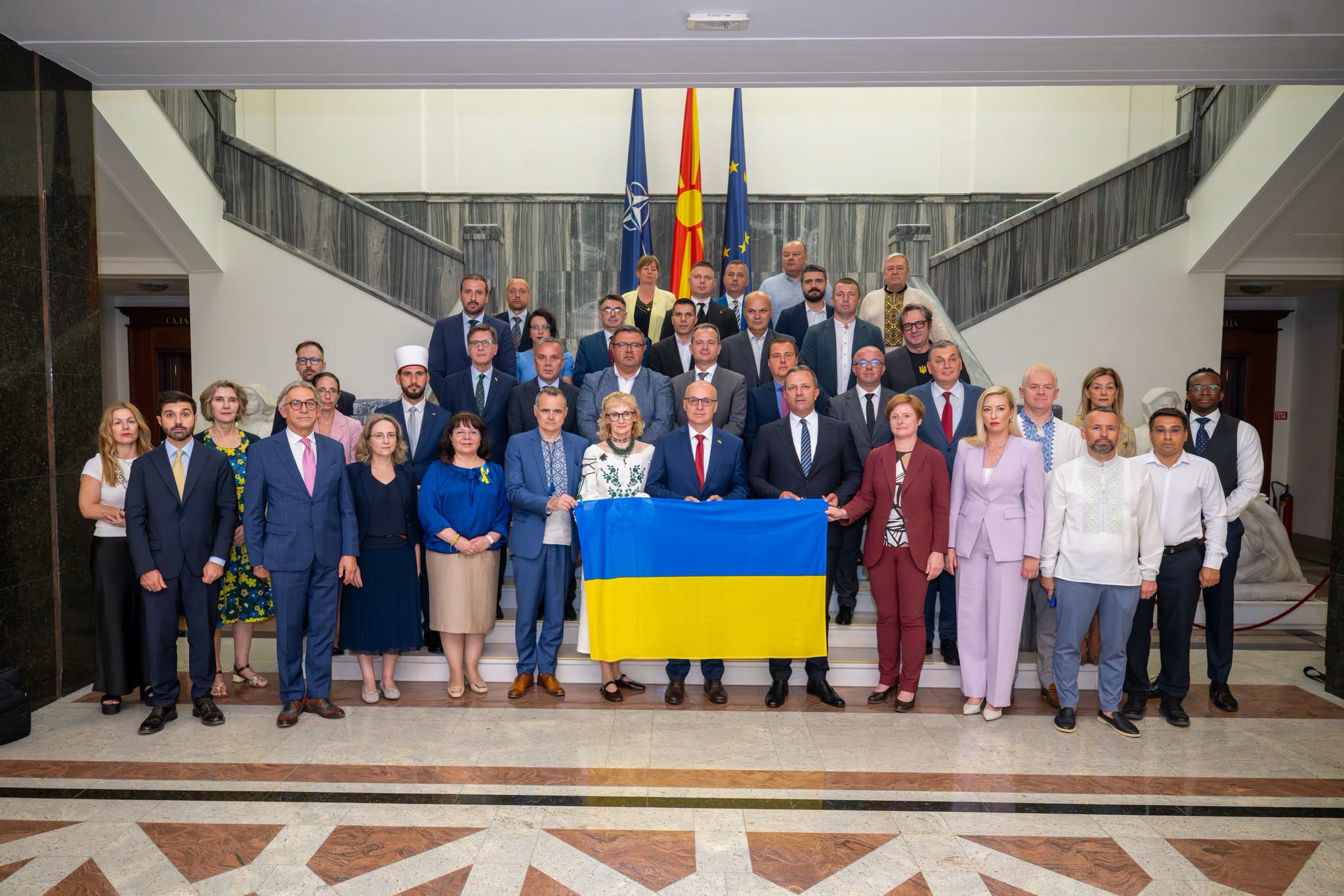 deputete-shqiptare-te-rmv-se-nuk-ia-falin-zelenskit-u-bojkotua-sesioni-i-organizuar-ne-nder-te-ukraines