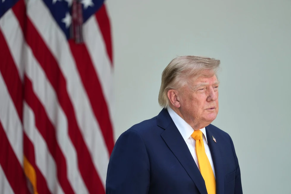 Trump shqyrton tarifë të re prej 7 5  ndaj Kinës