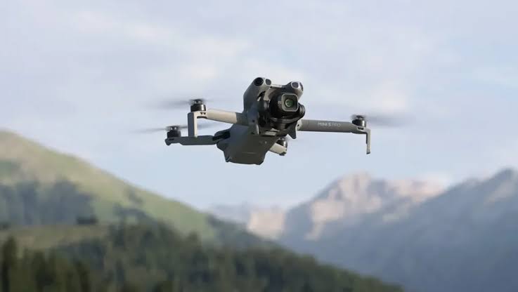 MPB paralajmëron  Ulni menjëherë dronët nëse shihni ose dëgjoni helikopter policie