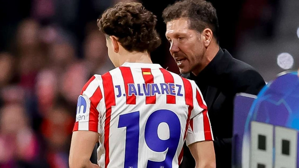  Dua të largohem   Julian Alvarez i kërkon Simeones transferimin te Barcelona