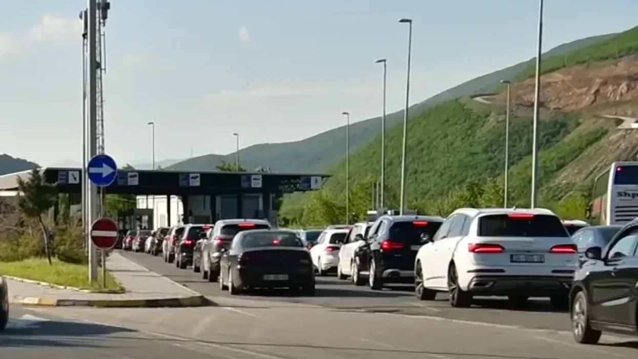 Pritje deri në 45 minuta në vendkalimet kufitare me Greqinë dhe Serbinë
