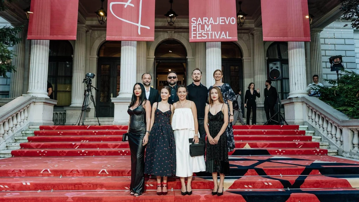 Kasti i filmit kosovar  Dua  shkëlqejnë me paraqitjen në Festivalin e Filmit në Sarajevë