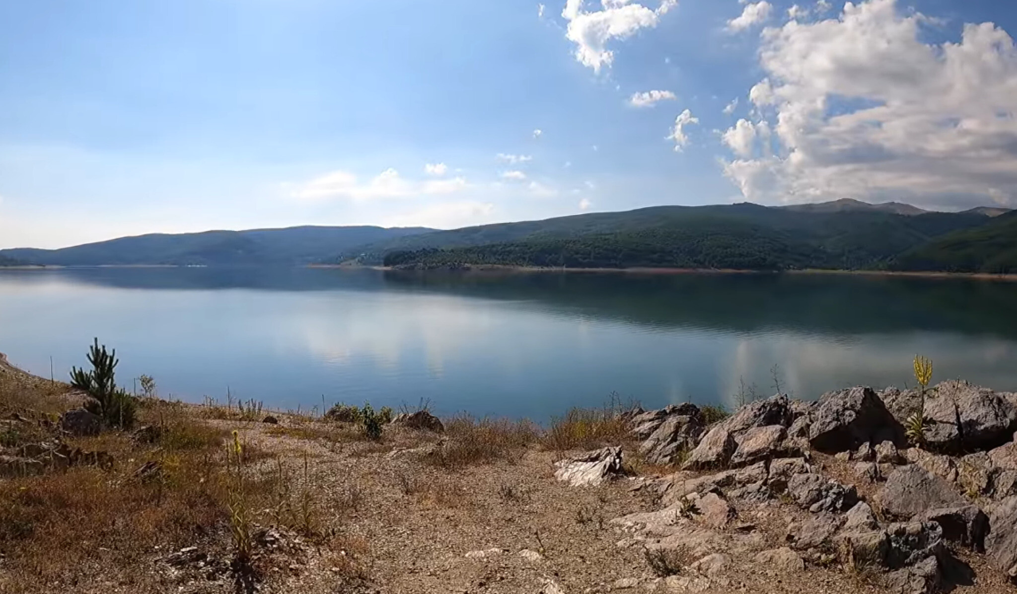 Nga nesër ndalohet peshkimi në Liqenin e Mavrovës  kufizohet edhe lundrimi