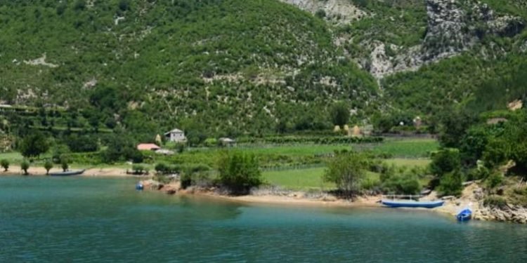 20 vjeçari nga Kosova mbytet në liqenin e Komanit teksa po lahej me miqtë
