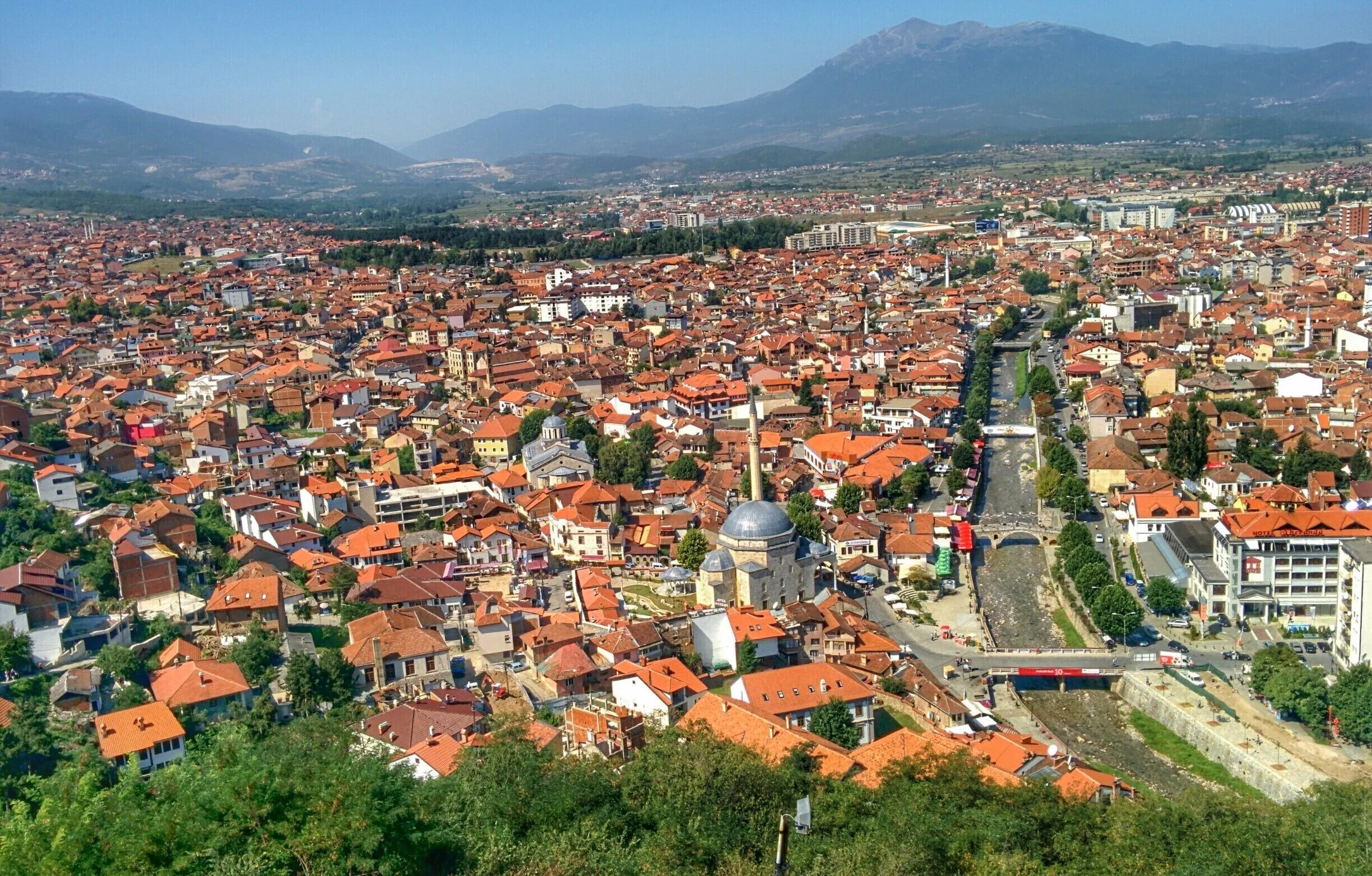 Detaje të reja nga vrasja që tronditi Prizrenin   Videoincizimet çojnë te i mituri i dytë   15 vjeçari kapet dhe ndalohet për  Sulm 