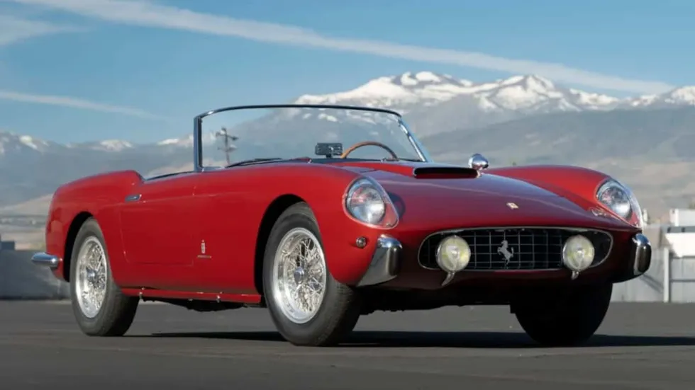 ferrari-250-gt-cabriolet-i-vitit-1958-kerkon-deri-ne-5-milione-dollare-ne-ankand