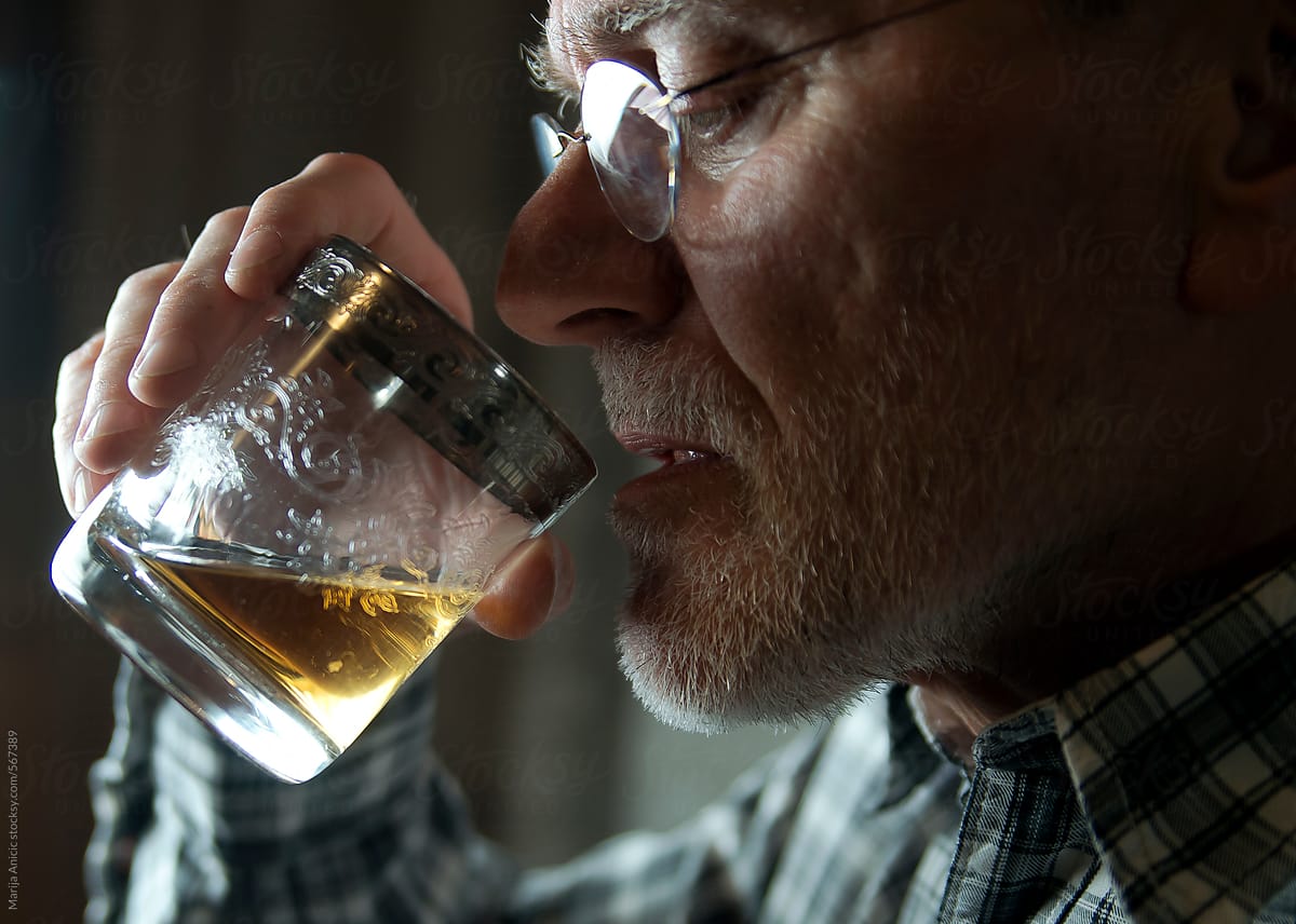 Alkooli më pak i dëmshëm për personat mbi 50 vjeç