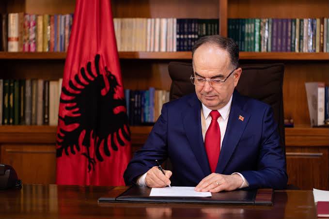 Begaj dekreton ligjin për pagat e magjistratëve