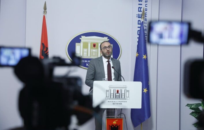  Kush mban përgjegjësi për emërimin  Ta kërkoi Rusia apo    Skandali me sigurinë kombëtare  Bardhi pyet Ramën  Kush e zgjodhi Vlora Hysenin në krye të SHISH 