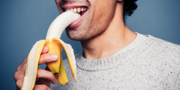 Luftoni kancerin duke ngrënë dy banane në ditë