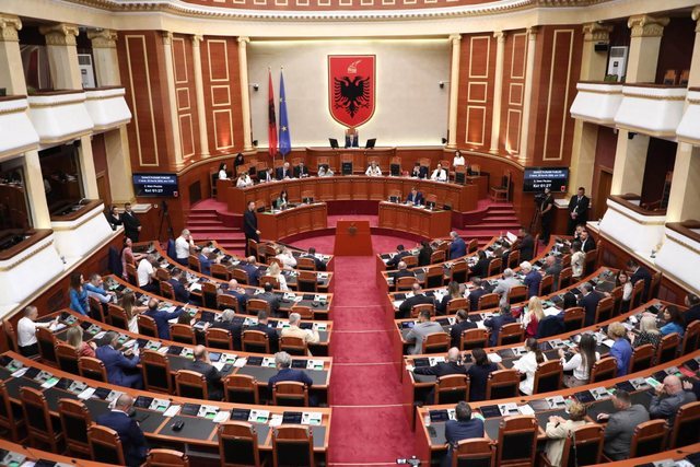 Interpelancë me pesë ministra në Kuvend  në rend dite edhe projektligji për pagat e magjistratëve