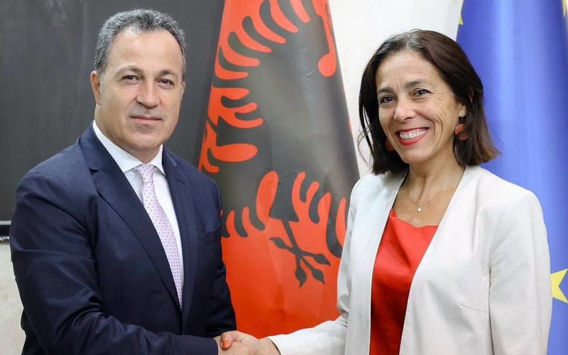 kryetari-i-kuvendit-pret-ambasadoren-e-be-se-shqiperia-intensifikon-rrugetimin-drejt-integrimit-evropian