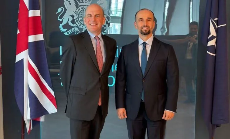 Murtezani zhvillon takim me ambasadorin e Mbretërisë së Bashkuar në NATO