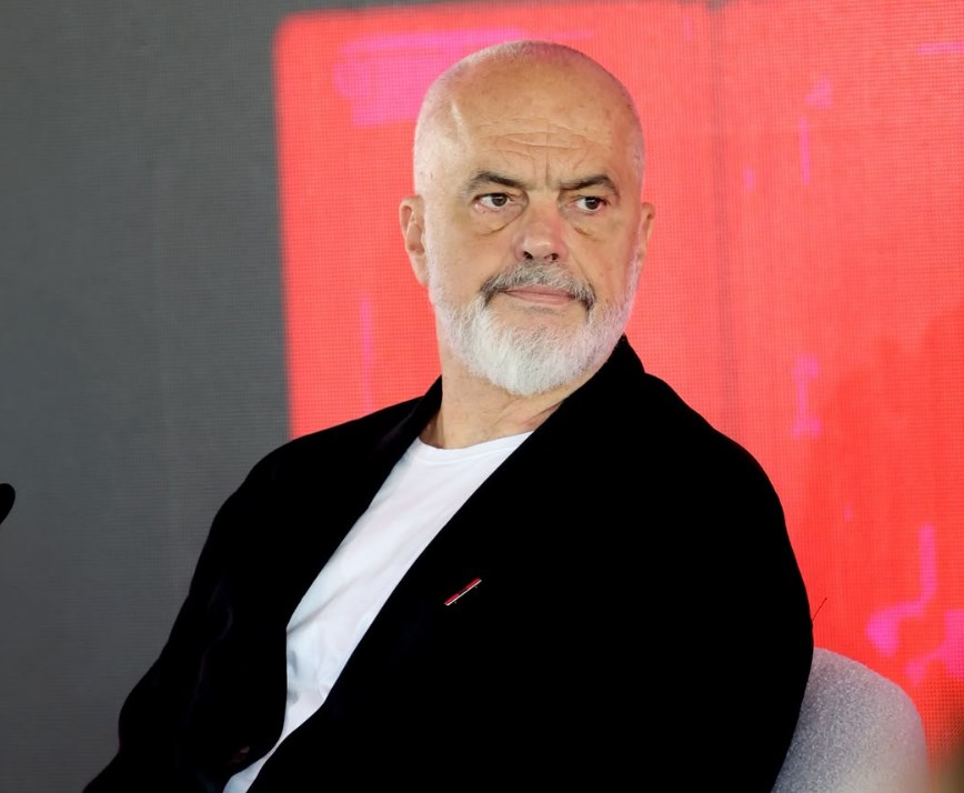 Rama  Familjet e prekura nga tërmeti  viktima të  eksperimentit social  të Tiranës pa kokë