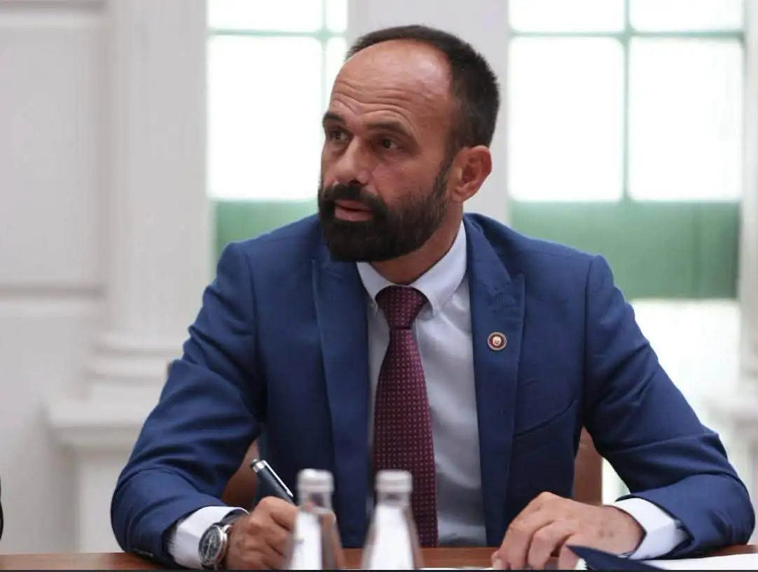 Provimi i jurisprudencës kërkohet në shqip, anglisht e turqisht, Shasivari: Në tetor do ta demonstrojmë zgjidhjen