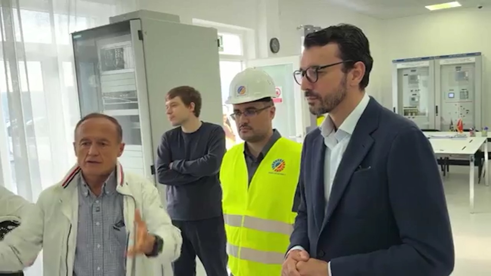 panelet-fotovoltaike-ministri-karakaci-ne-erseke-investimet-lokale-ne-energjetike-rrisin-kapacitetet-ne-prodhim