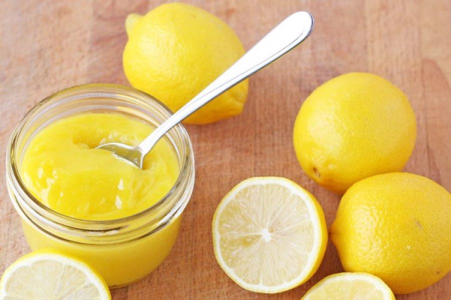 Vaj ulliri  mjaltë dhe limon   një kombinim që bën mrekulli për organizimin
