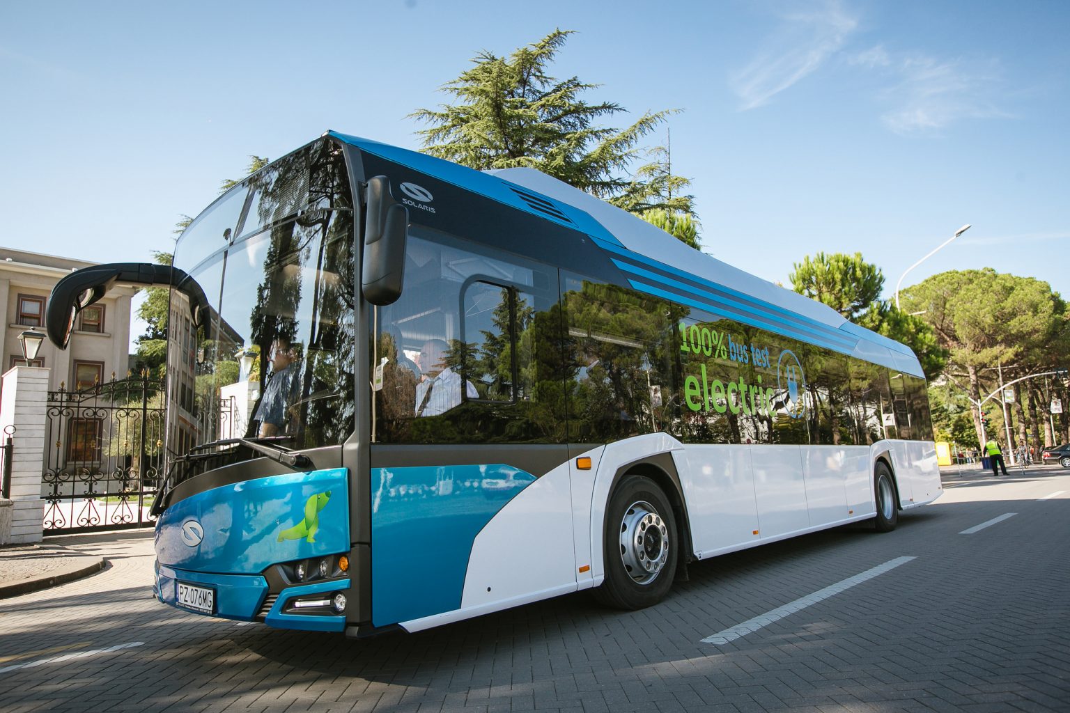 Transporti publik  116 subjekte përfitojnë 119 7 milionë lekë kompensim për naftën