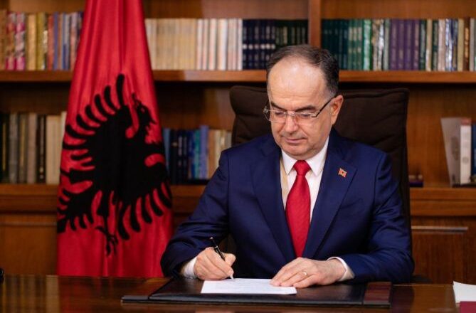 Begaj dekreton emërimin e Klodiana Spahiut si ministre e Shëndetësisë dhe Mirëqenies Sociale