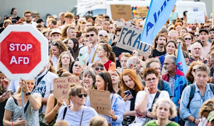 Mijëra protestues kundër të djathtës ekstreme pas fitores së AfD së
