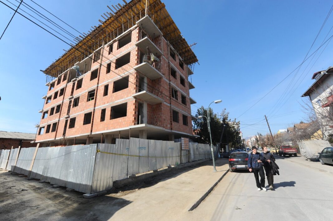 Investimet në infrastrukturë duhet të ndjekin ndërtimin: Shkupi po përballet me mbingarkesë