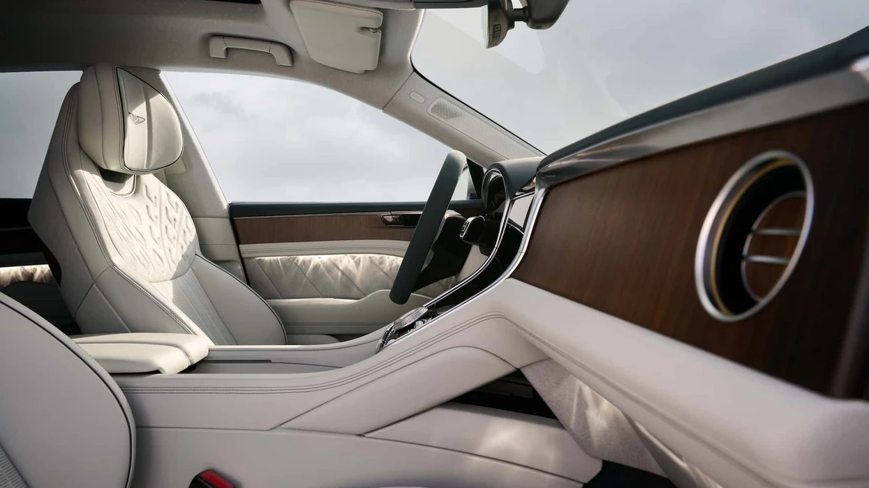 bentley-i-thote-jo-ekraneve-per-pasagjere-ne-veturat-e-tij