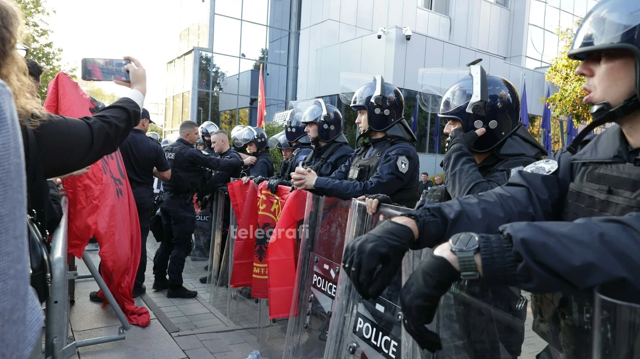 protesta-ne-prishtine-ambasada-amerikane-keshillon-shmangien-e-sheshit-skenderbeu