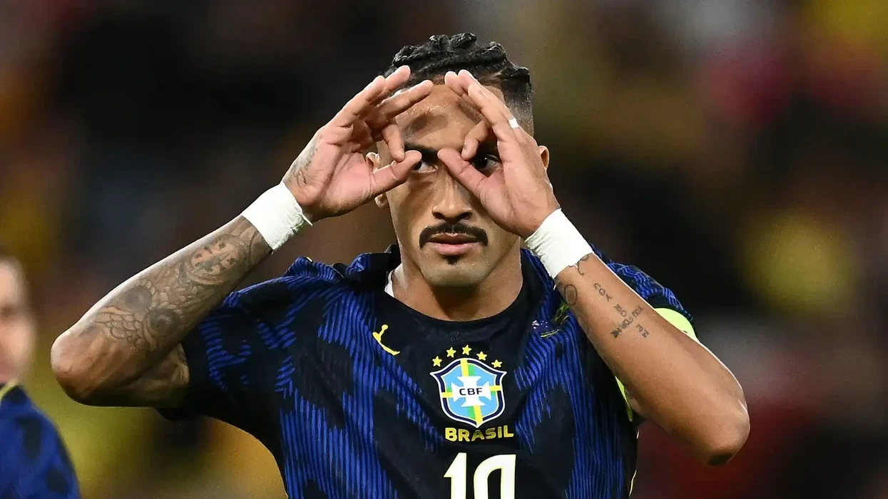 Raphinha kthehet në Barcelonë pas lëndimit me Brazilin