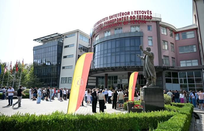 rreth-1300-studente-te-rinj-pranohen-ne-afatin-e-pare-te-regjistrimit-ne-universitetin-e-tetoves